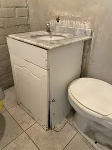Baño actual sede Las Águilas